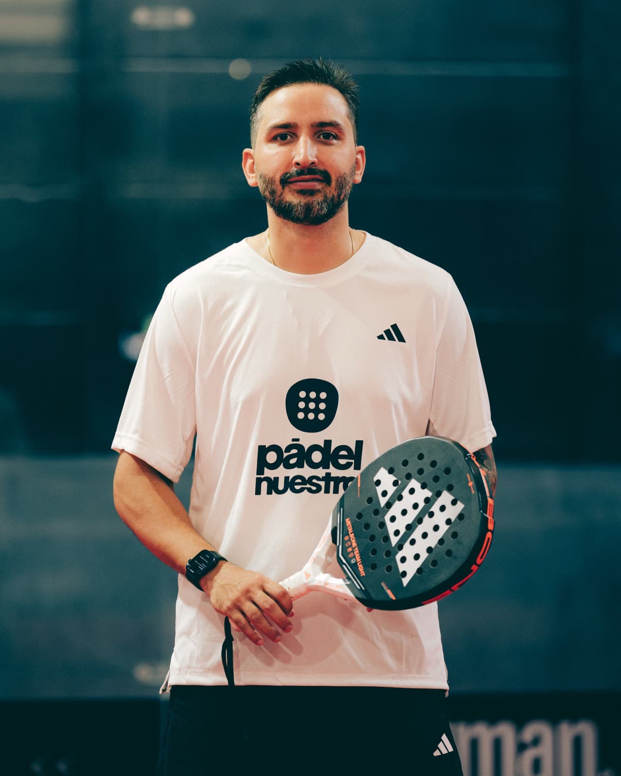 Retrato de Jean Michael con la pala